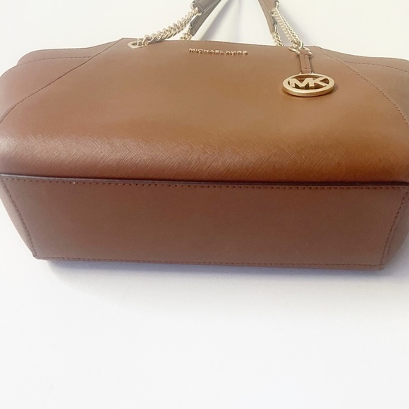 Michael Kors Jet Set Large Saffiano Leather Tote - Picture 3 of 4